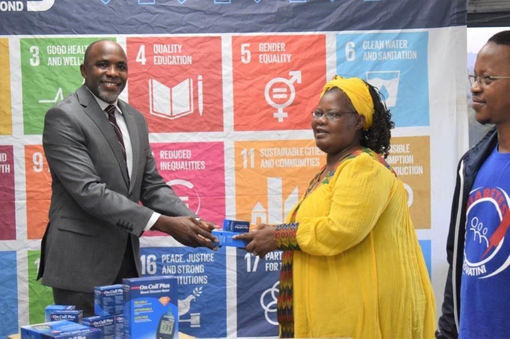 RC hands over kits